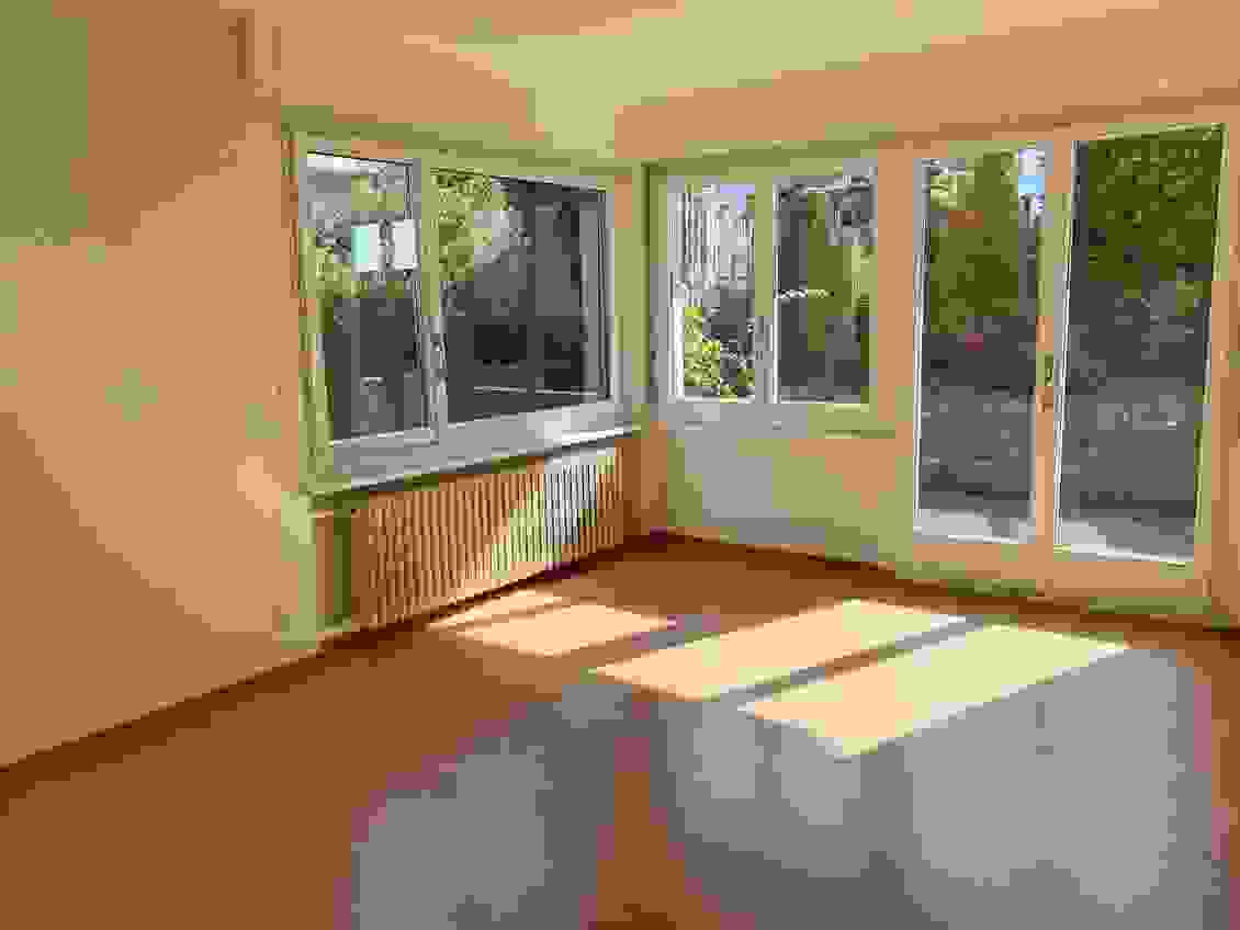 Zimmer mit Balkonzugang1130
